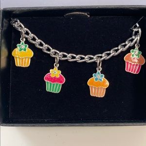 Youth bracelet - cupcake